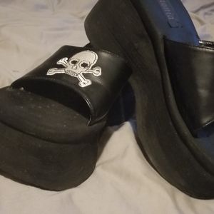 Sz 8 scull platform shoes